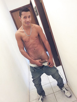 Ragazzo sudamericano con bel cazzone — Latini — foto 11/20