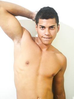 Ragazzo mulatto di Palermo cerca daddy generoso — Giovani — foto 1/7