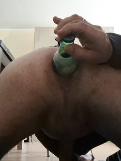 Bottiglia grossa in culo — foto 3/13