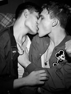 Martedì di cazzi duri e buchi sfondati – gaytube estremo — Coppie — foto 41/44