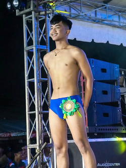 I ragazzi di gennaio si scaldano a vicenda con pompini e seghe — Twink — foto 1/200