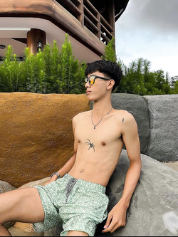 I ragazzi di gennaio si scaldano a vicenda con pompini e seghe — Twink — foto 28/200