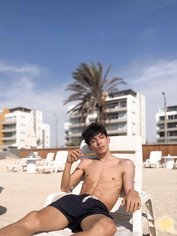 I ragazzi di gennaio si scaldano a vicenda con pompini e seghe — Twink — foto 54/200