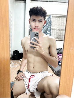 I ragazzi di gennaio si scaldano a vicenda con pompini e seghe — Twink — foto 75/200