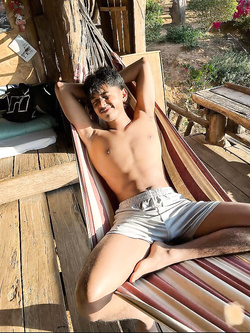 I ragazzi di gennaio si scaldano a vicenda con pompini e seghe — Twink — foto 100/200