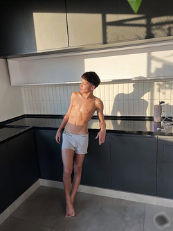 I ragazzi di gennaio si scaldano a vicenda con pompini e seghe — Twink — foto 104/200