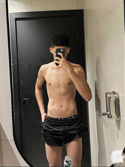 I ragazzi di gennaio si scaldano a vicenda con pompini e seghe — Twink — foto 111/200