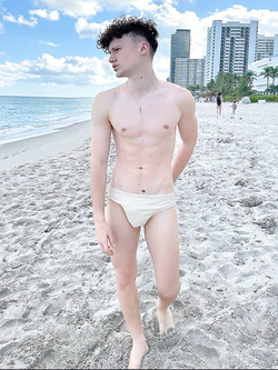 I ragazzi di gennaio si scaldano a vicenda con pompini e seghe — Twink — foto 127/200