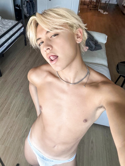 Collezione mutande bagnate – cazzi che escono dai boxer e sborrano — Twink — foto 8/96