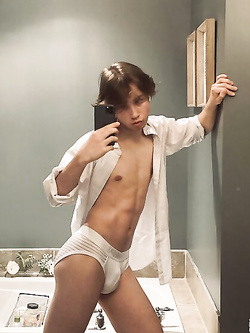 Collezione mutande bagnate – cazzi che escono dai boxer e sborrano — Twink — foto 10/96