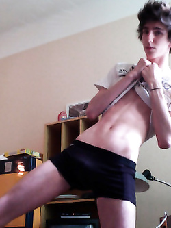 Collezione mutande bagnate – cazzi che escono dai boxer e sborrano — Twink — foto 26/96