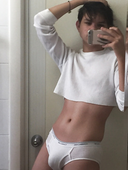 Collezione mutande bagnate – cazzi che escono dai boxer e sborrano — Twink — foto 31/96