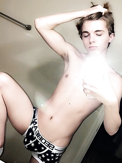 Collezione mutande bagnate – cazzi che escono dai boxer e sborrano — Twink — foto 43/96