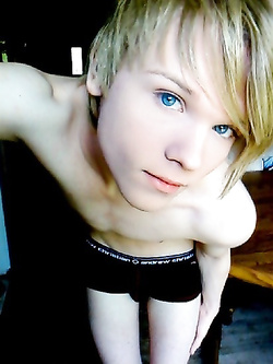 Collezione mutande bagnate – cazzi che escono dai boxer e sborrano — Twink — foto 44/96