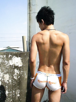 Collezione mutande bagnate – cazzi che escono dai boxer e sborrano — Twink — foto 50/96