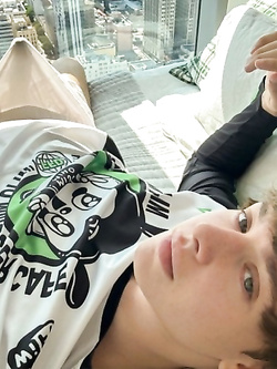 Collezione mutande bagnate – cazzi che escono dai boxer e sborrano — Twink — foto 82/96