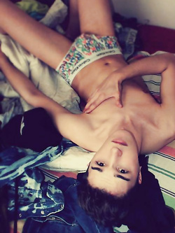 Collezione mutande bagnate – cazzi che escono dai boxer e sborrano — Twink — foto 89/96