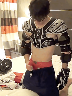 Collezione mutande bagnate – cazzi che escono dai boxer e sborrano — Twink — foto 91/96