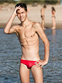 Culi bagnati in piscina e spiaggia – gay hard da leccare — Sesso in Pubblico — foto 7/28