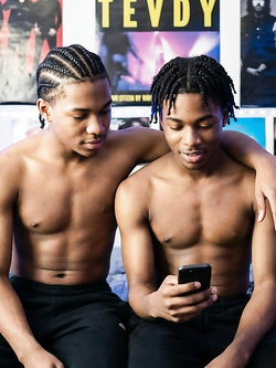 Foto AI hardcore dall’archivio – cazzi duri e buchi aperti — Bisessuali — foto 2/16