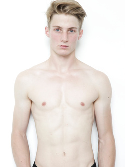 Hunks gay con pettorali nudi e erezioni dure — Twink — foto 24/99