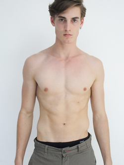 Hunks gay con pettorali nudi e erezioni dure — Twink — foto 26/99