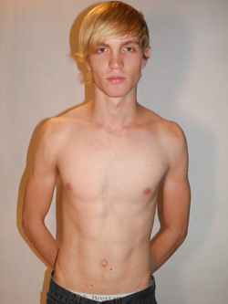 Hunks gay con pettorali nudi e erezioni dure — Twink — foto 35/99