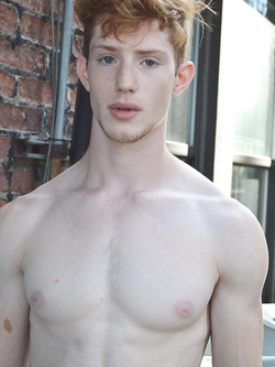 Hunks gay con pettorali nudi e erezioni dure — Twink — foto 36/99
