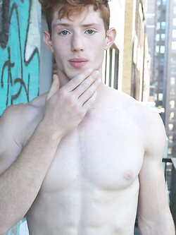 Hunks gay con pettorali nudi e erezioni dure — Twink — foto 37/99