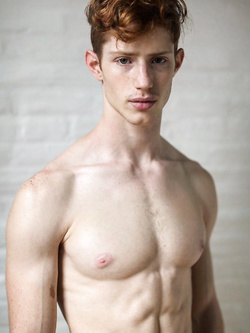 Hunks gay con pettorali nudi e erezioni dure — Twink — foto 39/99