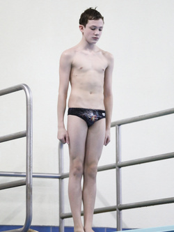 Hunks gay con pettorali nudi e erezioni dure — Twink — foto 96/99