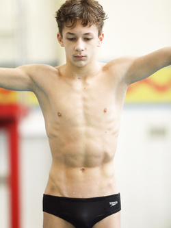 Hunks gay con pettorali nudi e erezioni dure — Twink — foto 97/99