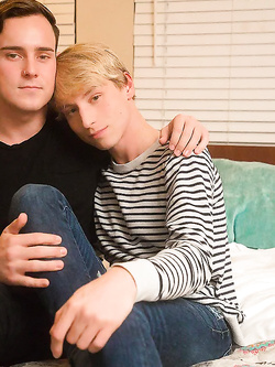 Lezioni di sesso gay hard al college — Giovani — foto 1/77