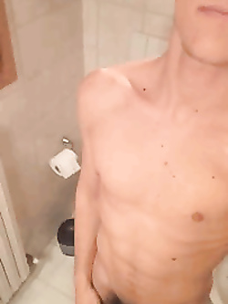 Twink italiano di 18 anni irresistibile — Masturbazione — foto 22/62