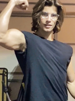 Corrado M ragazzo italiano hot su gay tube — Muscolosi — foto 3/68