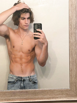 Corrado M ragazzo italiano hot su gay tube — Muscolosi — foto 23/68
