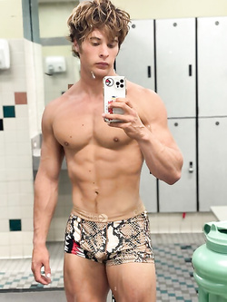 Mario Rossi twink italiano dai muscoli bellissimi — Muscolosi — foto 30/54