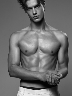 Gabriel Sandru modello italiano — Giovani — foto 44/61