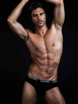 Valerio Logrieco modello gay italiano bollente — Muscolosi — foto 32/88