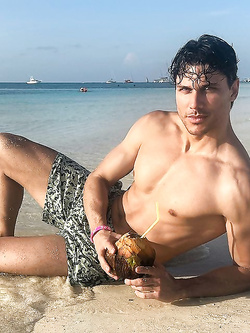Valerio Logrieco modello gay italiano bollente — Muscolosi — foto 41/88