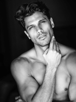 Valerio Logrieco modello gay italiano bollente — Muscolosi — foto 49/88