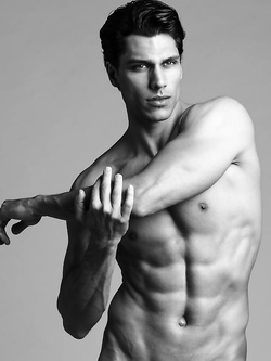 Valerio Logrieco modello gay italiano bollente — Muscolosi — foto 57/88