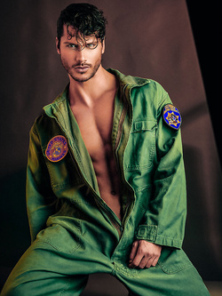 Valerio Logrieco modello gay italiano bollente — Muscolosi — foto 86/88