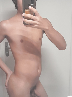 Artur femboy italiano 20 anni con 13 cm non circonciso — Cazzi Grossi — foto 51/150