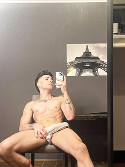 Antonio italiano mostra cazzo enorme non circonciso — Cazzi Grossi — foto 12/32