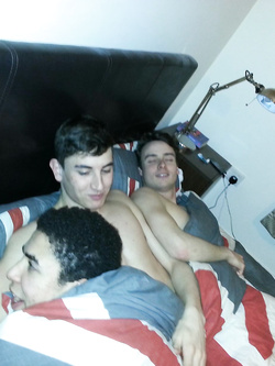 Coppie giovani di ragazzi gay affiatati — Amatoriali — foto 9/9